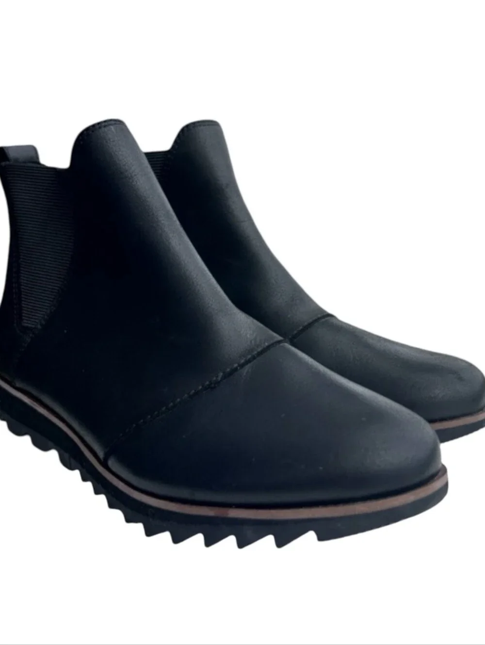 Sorel Harlow Chelsea boots in black, size 7.5